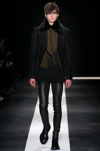 Look 11